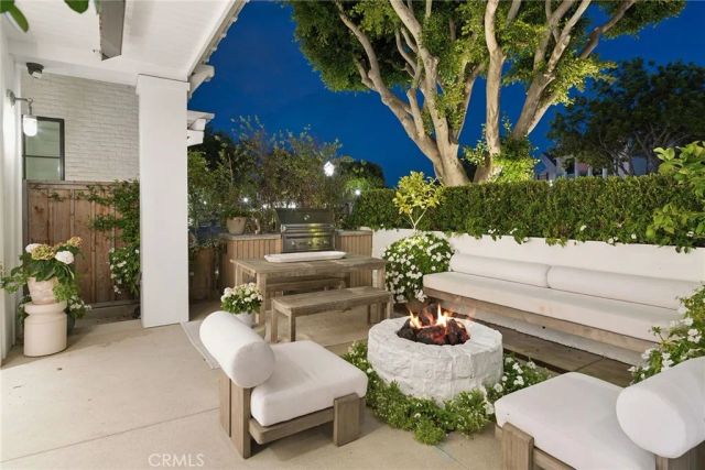 1416 E Balboa Boulevard, Newport Beach, CA 92661