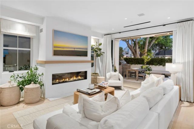 1416 E Balboa Boulevard, Newport Beach, CA 92661