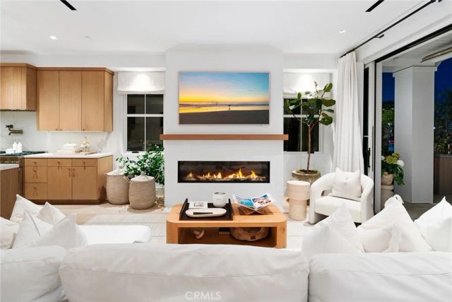 1416 E Balboa Boulevard, Newport Beach, CA 92661