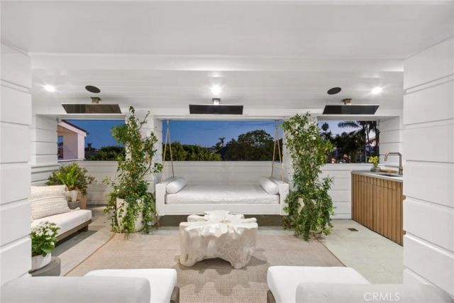 1416 E Balboa Boulevard, Newport Beach, CA 92661