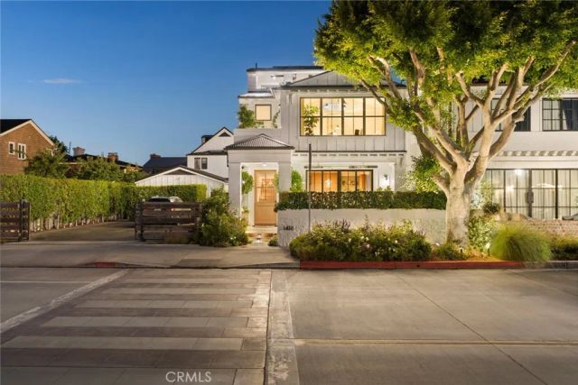 1416 E Balboa Boulevard, Newport Beach, CA 92661