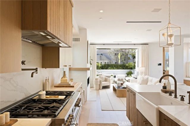 1416 E Balboa Boulevard, Newport Beach, CA 92661