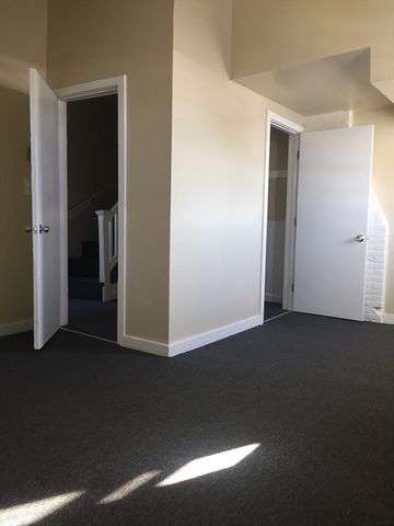 46 Howard St, Lowell, MA 01851