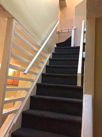 46 Howard St, Lowell, MA 01851
