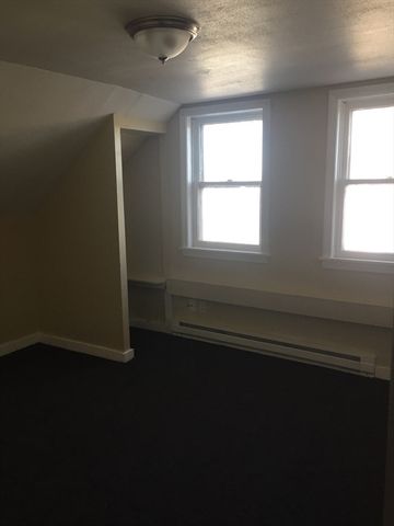 46 Howard St, Lowell, MA 01851