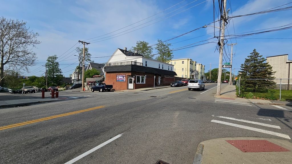 46 Howard St, Lowell, MA 01851