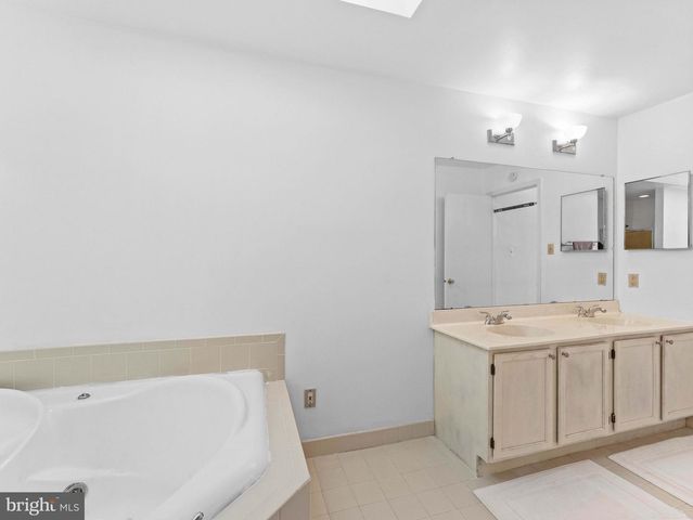173 CROWN PRINCE DR, Marlton, NJ 08053