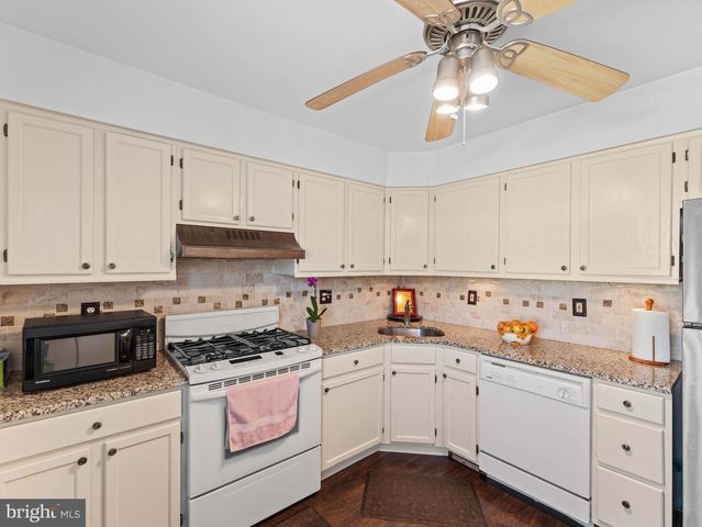 173 CROWN PRINCE DR, Marlton, NJ 08053