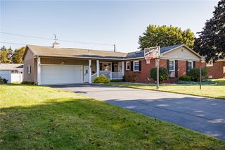 180 Kings Gate North, Irondequoit, NY 14617