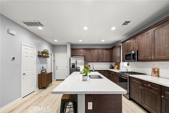 692 S Brampton, Rialto, CA 92376