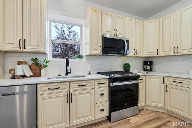 2 Lawn Place, St Louis, MO 63110