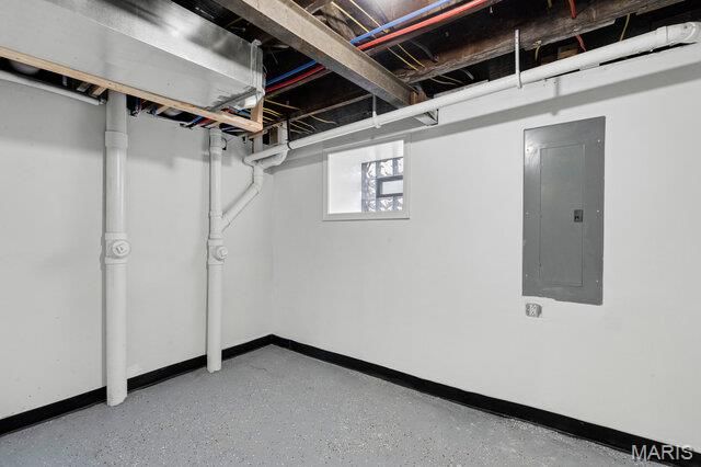 2 Lawn Place, St Louis, MO 63110