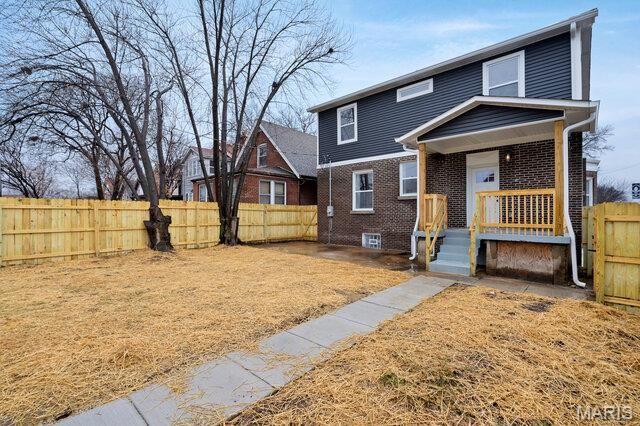 2 Lawn Place, St Louis, MO 63110