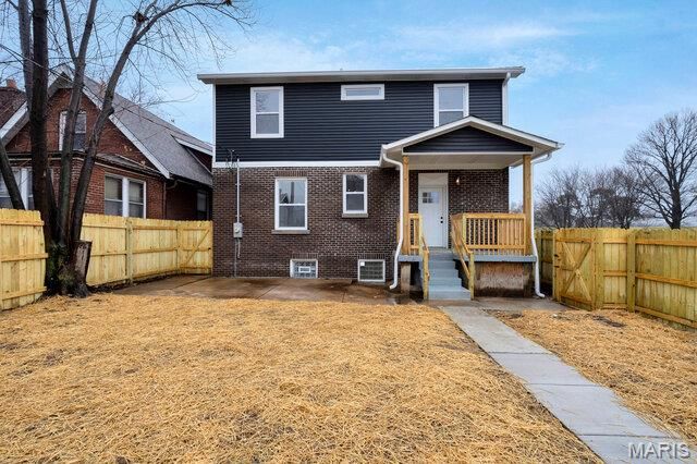 2 Lawn Place, St Louis, MO 63110