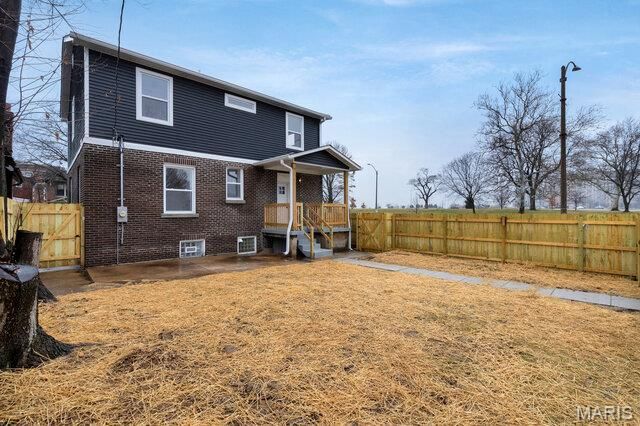 2 Lawn Place, St Louis, MO 63110