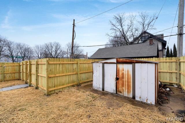 2 Lawn Place, St Louis, MO 63110