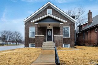 2 Lawn Place, St Louis, MO 63110