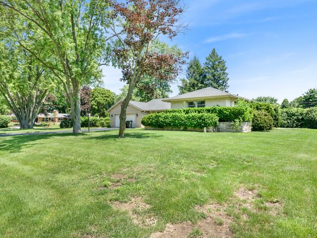 15 E Leon Lane, Prospect Heights, IL 60070