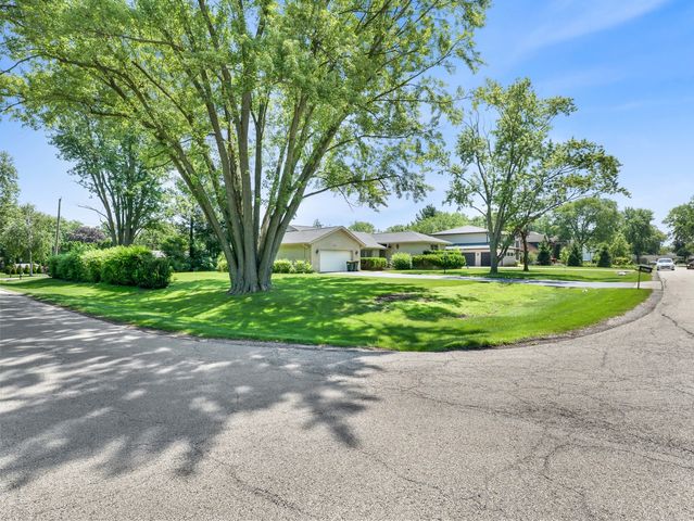 15 E Leon Lane, Prospect Heights, IL 60070