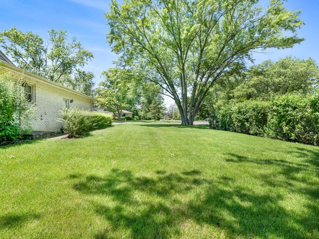 15 E Leon Lane, Prospect Heights, IL 60070