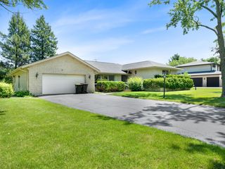 15 E Leon Lane, Prospect Heights, IL 60070