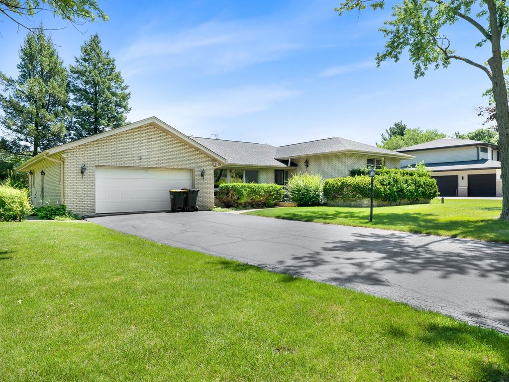 15 E Leon Lane, Prospect Heights, IL 60070
