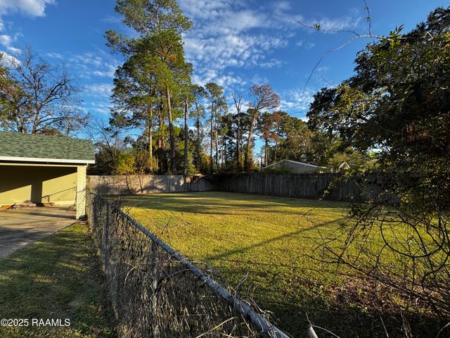 131 W Dunbar Avenue, Opelousas, LA 70570