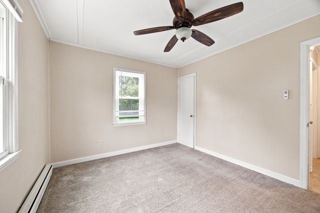 12 Park Ave, Holyoke, MA 01040