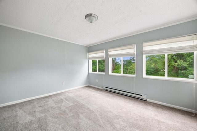 12 Park Ave, Holyoke, MA 01040