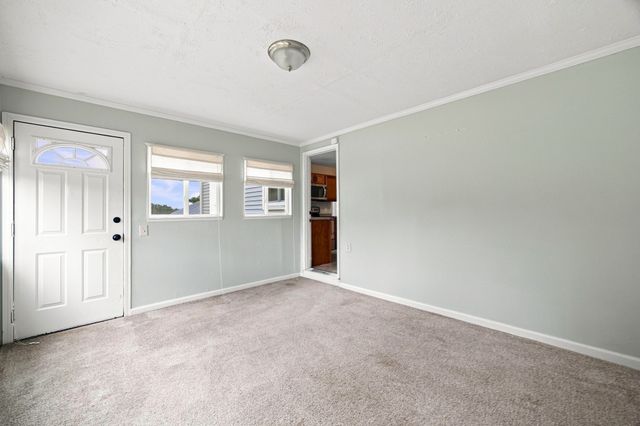 12 Park Ave, Holyoke, MA 01040