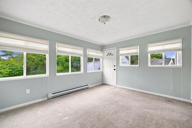 12 Park Ave, Holyoke, MA 01040