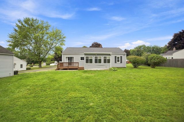 12 Park Ave, Holyoke, MA 01040