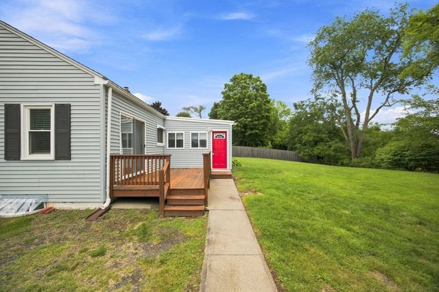12 Park Ave, Holyoke, MA 01040