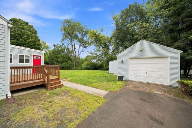 12 Park Ave, Holyoke, MA 01040