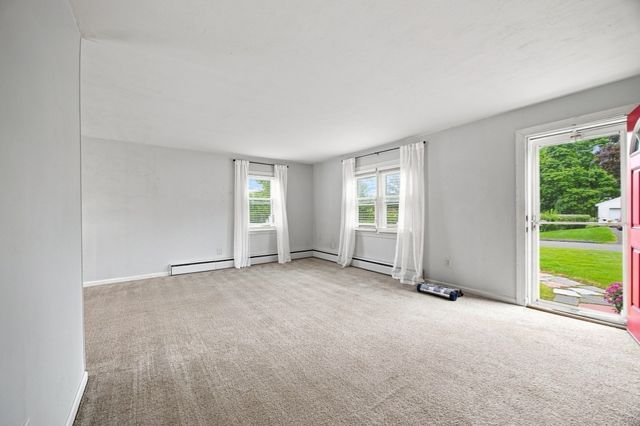 12 Park Ave, Holyoke, MA 01040