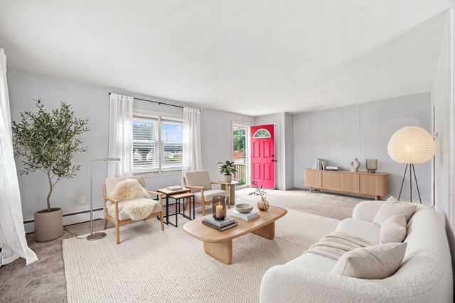 12 Park Ave, Holyoke, MA 01040