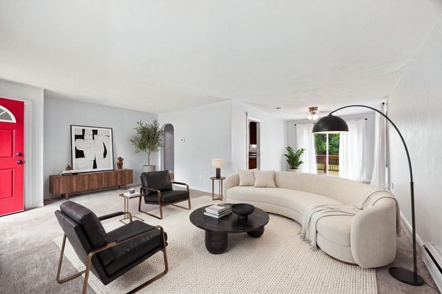12 Park Ave, Holyoke, MA 01040