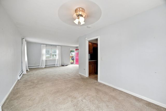 12 Park Ave, Holyoke, MA 01040