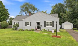 12 Park Ave, Holyoke, MA 01040