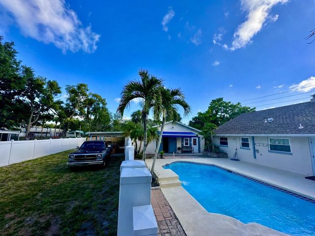11298 73RD AVENUE N, Seminole, FL 33772