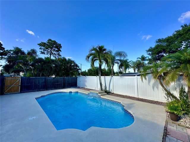 11298 73RD AVENUE N, Seminole, FL 33772