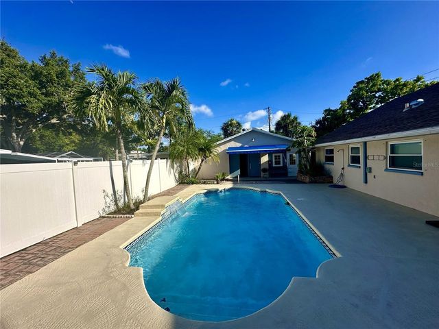 11298 73RD AVENUE N, Seminole, FL 33772