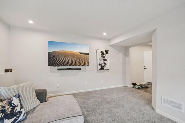 2278 Polar Way, North Saint Paul, MN 55109