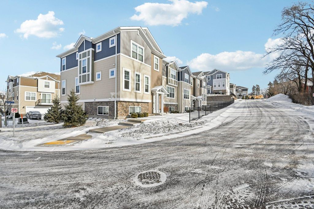 2278 Polar Way, North Saint Paul, MN 55109