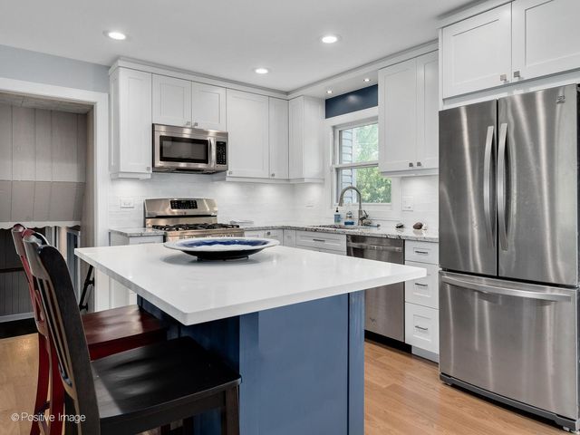 5735 Virginia Avenue, Clarendon Hills, IL 60514