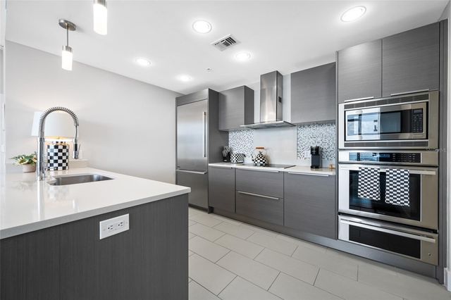 175 1ST STREET S 1204, St Petersburg, FL 33701