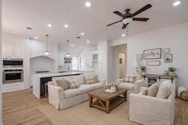 3311 Richland Dr, Sugar Land, TX 77478