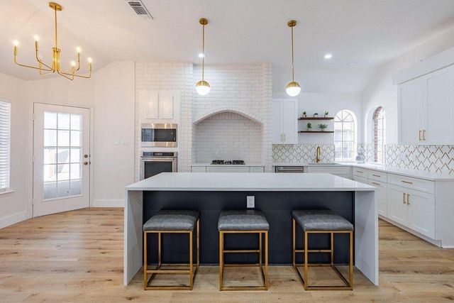 3311 Richland Dr, Sugar Land, TX 77478