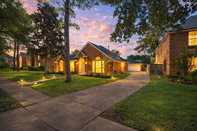 3311 Richland Dr, Sugar Land, TX 77478