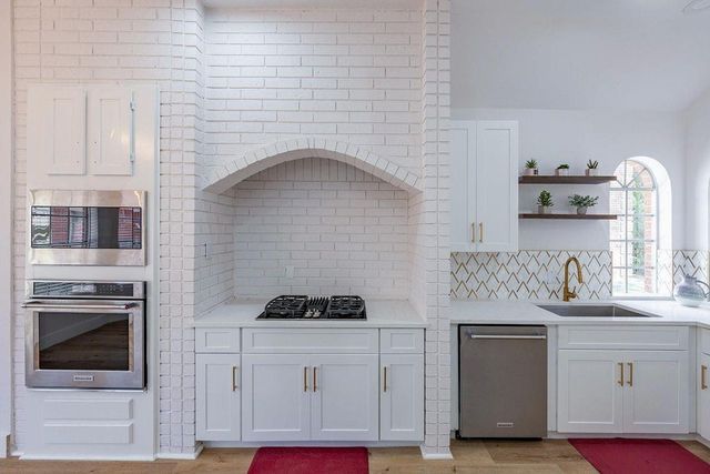 3311 Richland Dr, Sugar Land, TX 77478